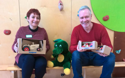 Neues Holzspielzeug im Wert von 1000 Euro